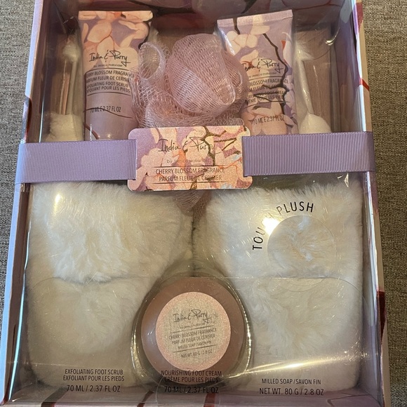 New in Box India and Purry Cherry Blossom Gift Set - Picture 4 of 5